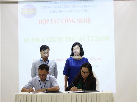 Sản xuất xe phun thuốc trừ sâu tự hành: "hạnh phúc" của người làm khoa học